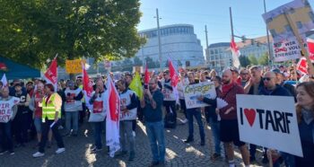 Aktive der AVEU bei der letzten Verhandlungsrunde in Dresden